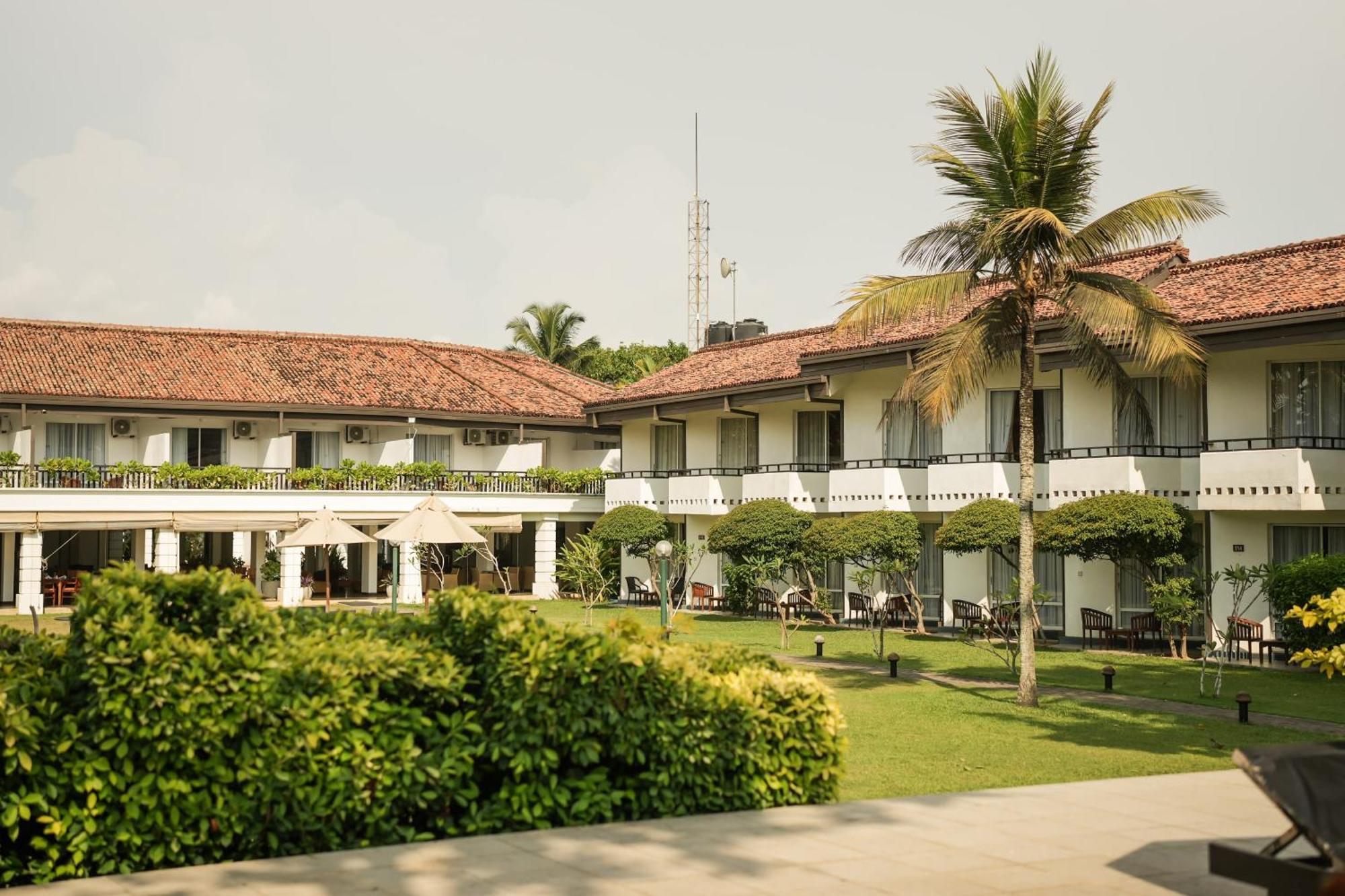 Hibiscus Beach Hotel & Villas Kalutara Extérieur photo