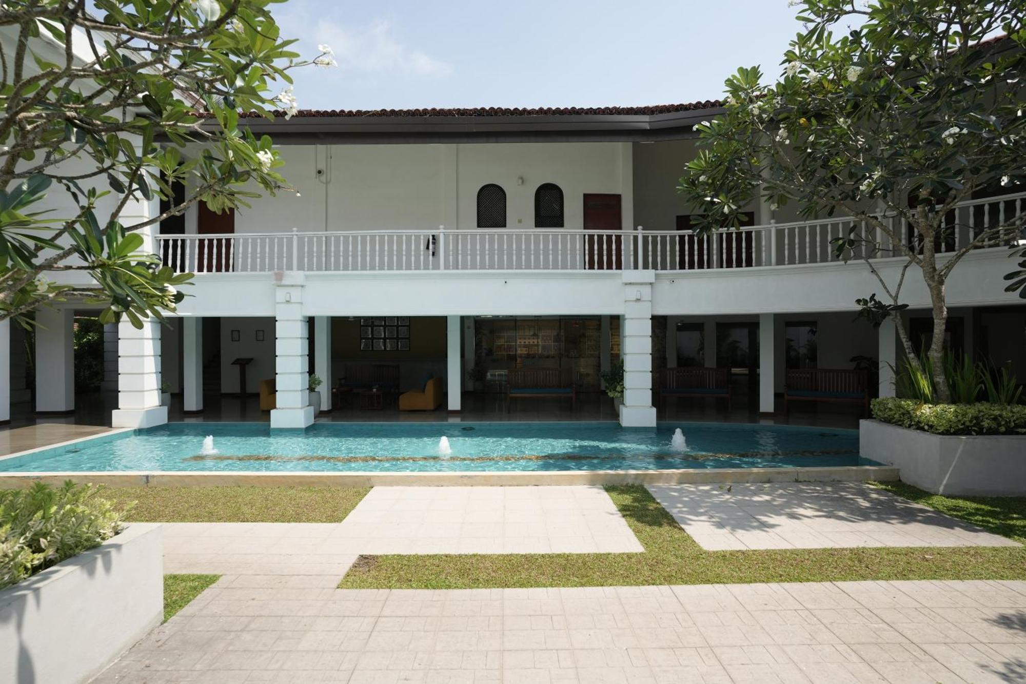 Hibiscus Beach Hotel & Villas Kalutara Extérieur photo